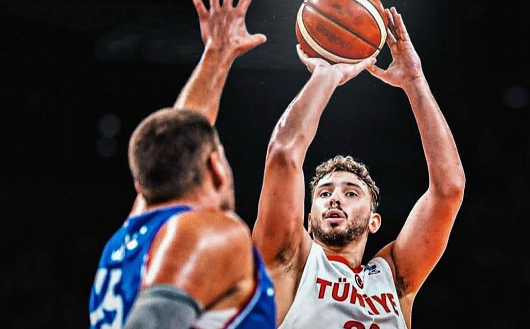 塞尔维亚男篮爆冷澳大利亚男篮，乔治制霸全场