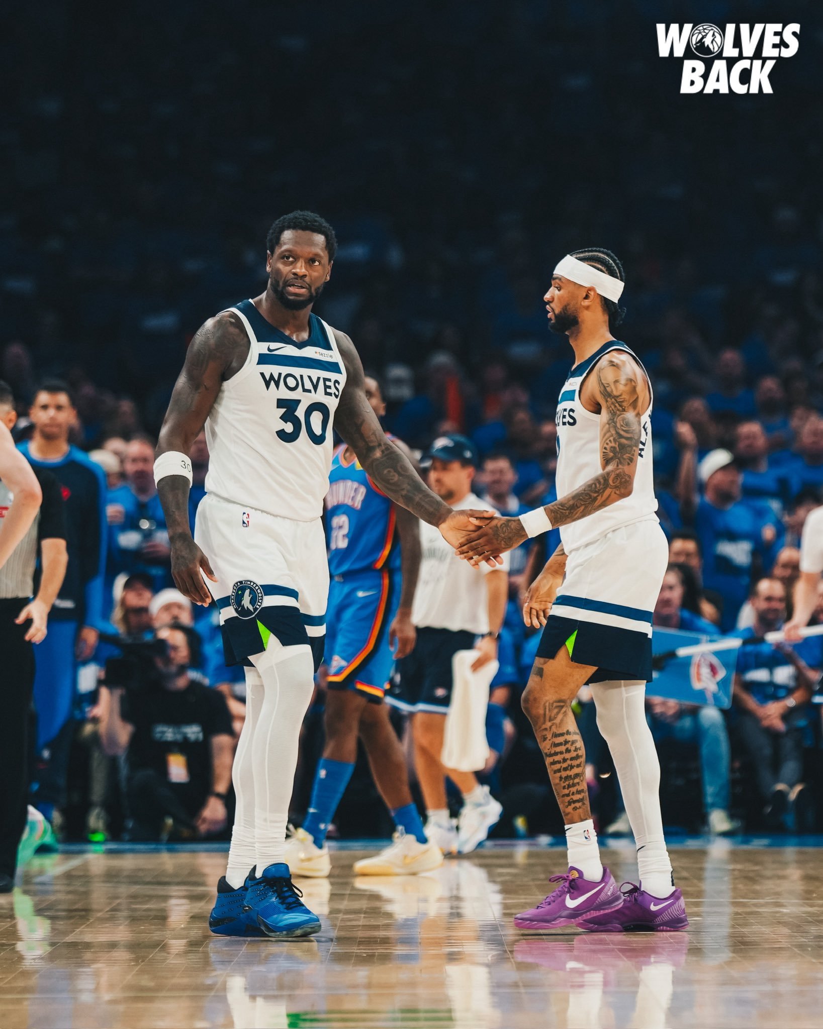 爱游戏体育-雷霆完胜雄鹿，詹姆斯状态火热