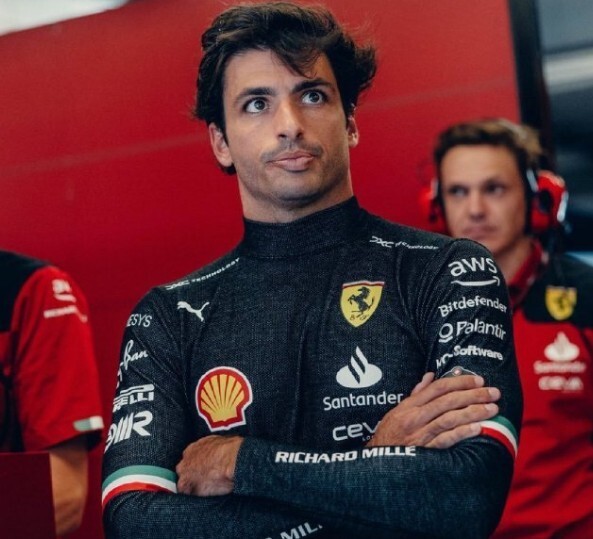 爱游戏下载-法拉利险胜雷诺车队，塞恩斯惊艳四座