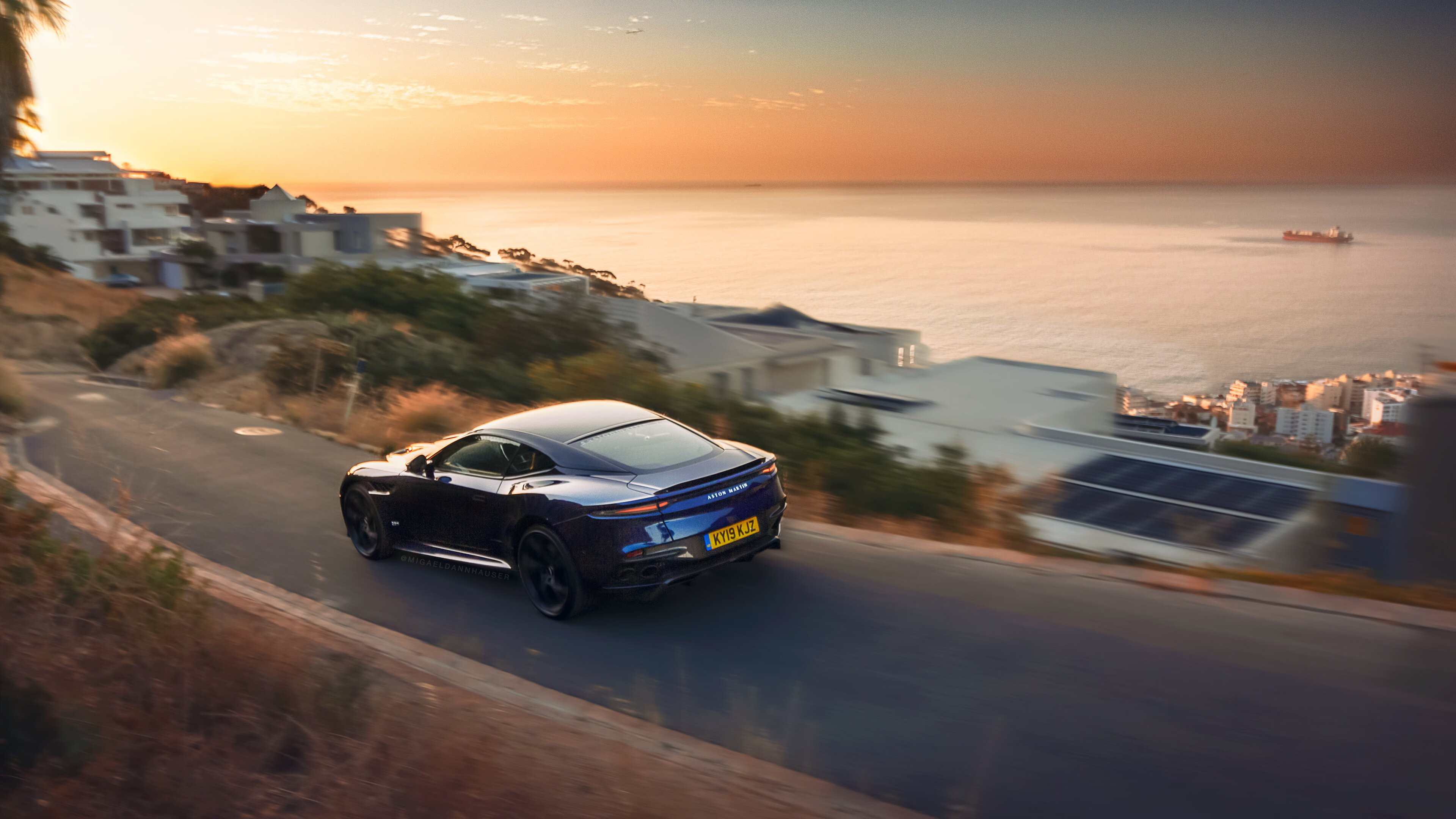 爱游戏tv-红色咏叹调，当法拉利的火焰点燃迈凯伦的银箭，独舞者拉塞尔正掀起风暴