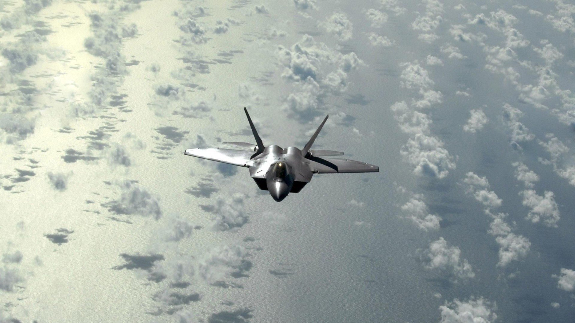 当红黑条纹遇见格子衫,莫德里奇在圣西罗点燃的时空交错之夜